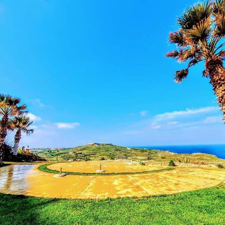 Sunset Holiday Apartment With Communal Pool + Views Ghajn Melel Bagian luar foto